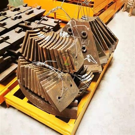 英朗供应破碎机筛板 定制破碎机筛底板 高铬合金复合齿板锰钢耐磨齿板厂家