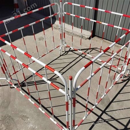 河北安全防护栏 硬质铁马护栏 红白相间警示铁马围栏定做