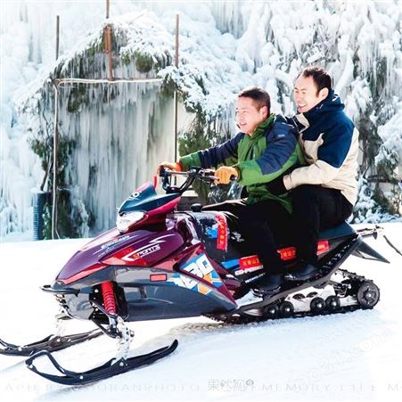 冰雪乐园设备 雪地摩托车 汽油动力雪上摩托 大型雪橇车