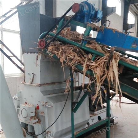 收购二手1200型玉米秸秆粉碎机，二手自动上料棉秆粉碎机安装调试