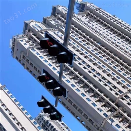 湖南永州红绿灯交通信号灯满盘灯箭头灯组合显示